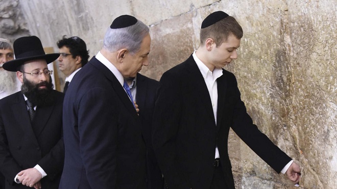 Netanyahu di komplek masjid Al-Aqsha. (alyemeny.com)