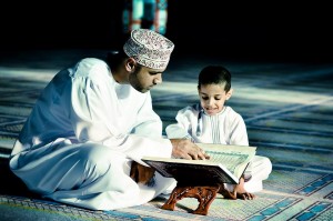 Ayah Mengajarkan Membaca Quran Pada Anaknya