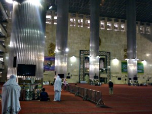 Jamaah di Masjid Istiqlal (Foto : Istimewa)