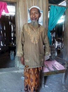Ustad Abdurrahman Sesfao di rumahnya di  Amanuban Timur, TTS (Foto : Darso Arief)