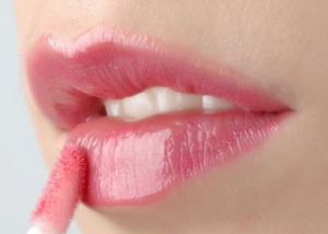 Cara menggunakan lipstik menggunakan kuas bibir