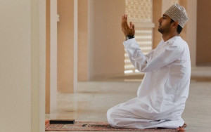 Omani man praying. --- Image by © Tina Hager/arabianEye/Corbis